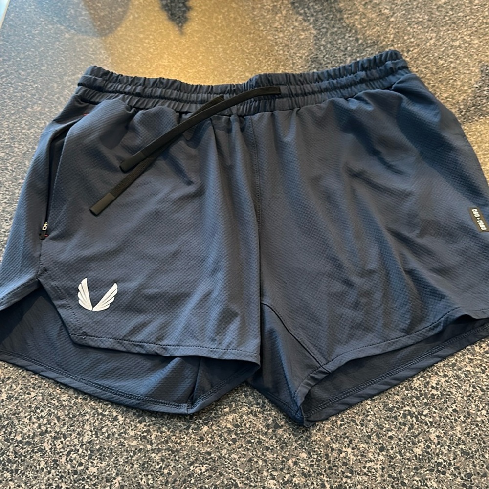 MENS MEDIUM ASRV DSG-0093. WORN ONCE. ***LIKE NEW***
